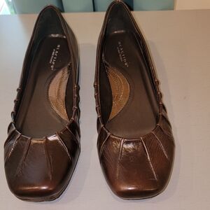 Like New kenneth Cole Reaction womens Brown Leather Flats Size 7